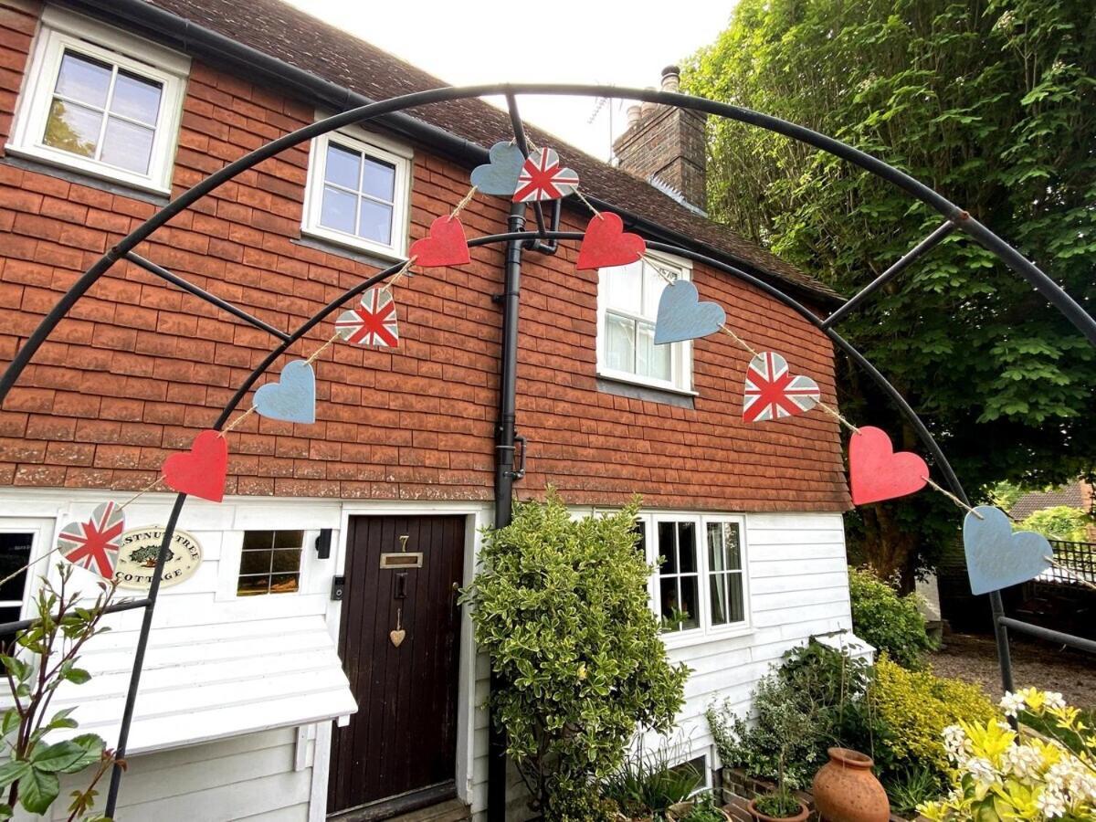 Chestnut Tree Cottage, 7 High Street Ardingly Exterior photo