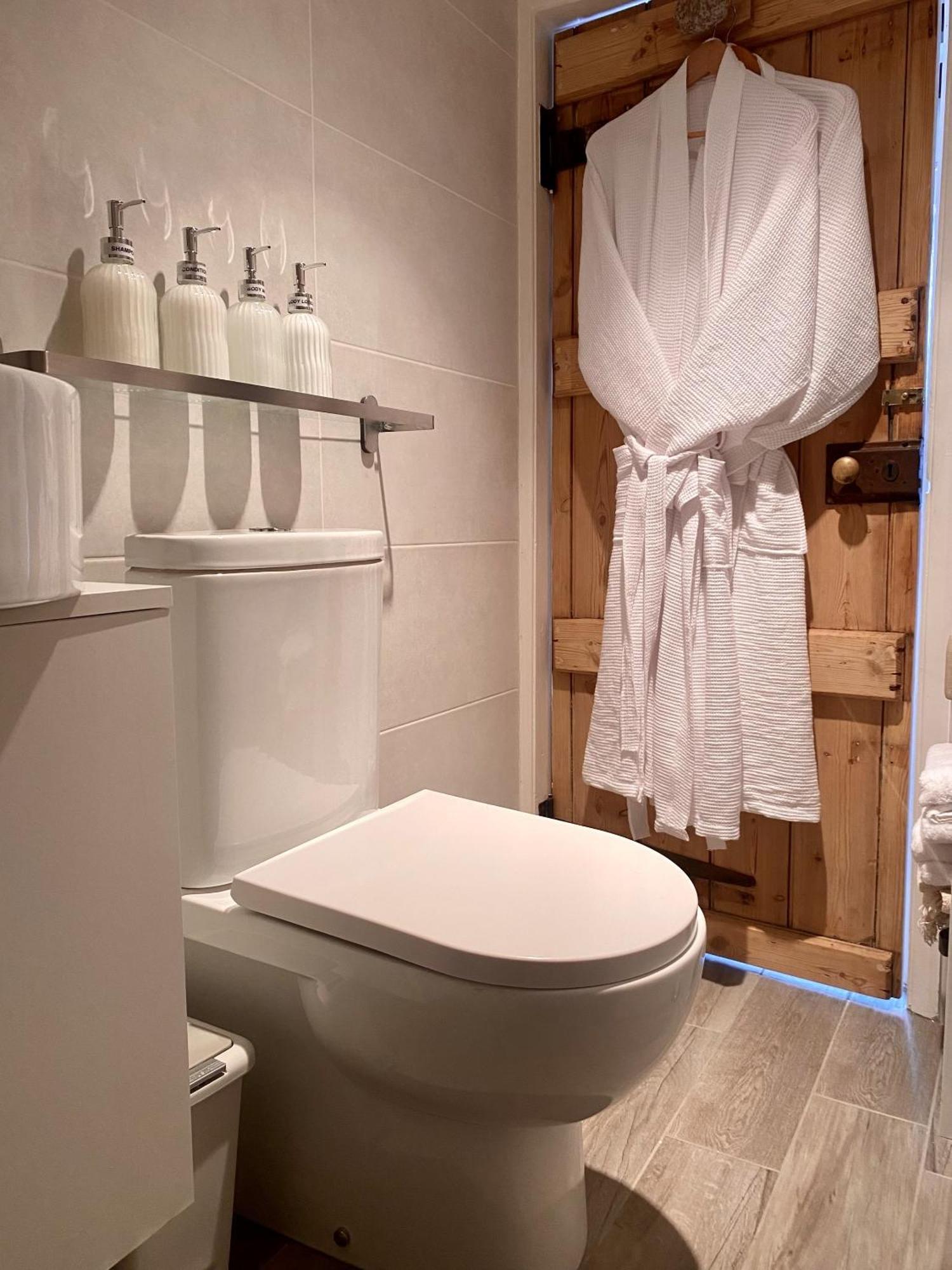 Chestnut Tree Cottage, 7 High Street Ardingly Room photo