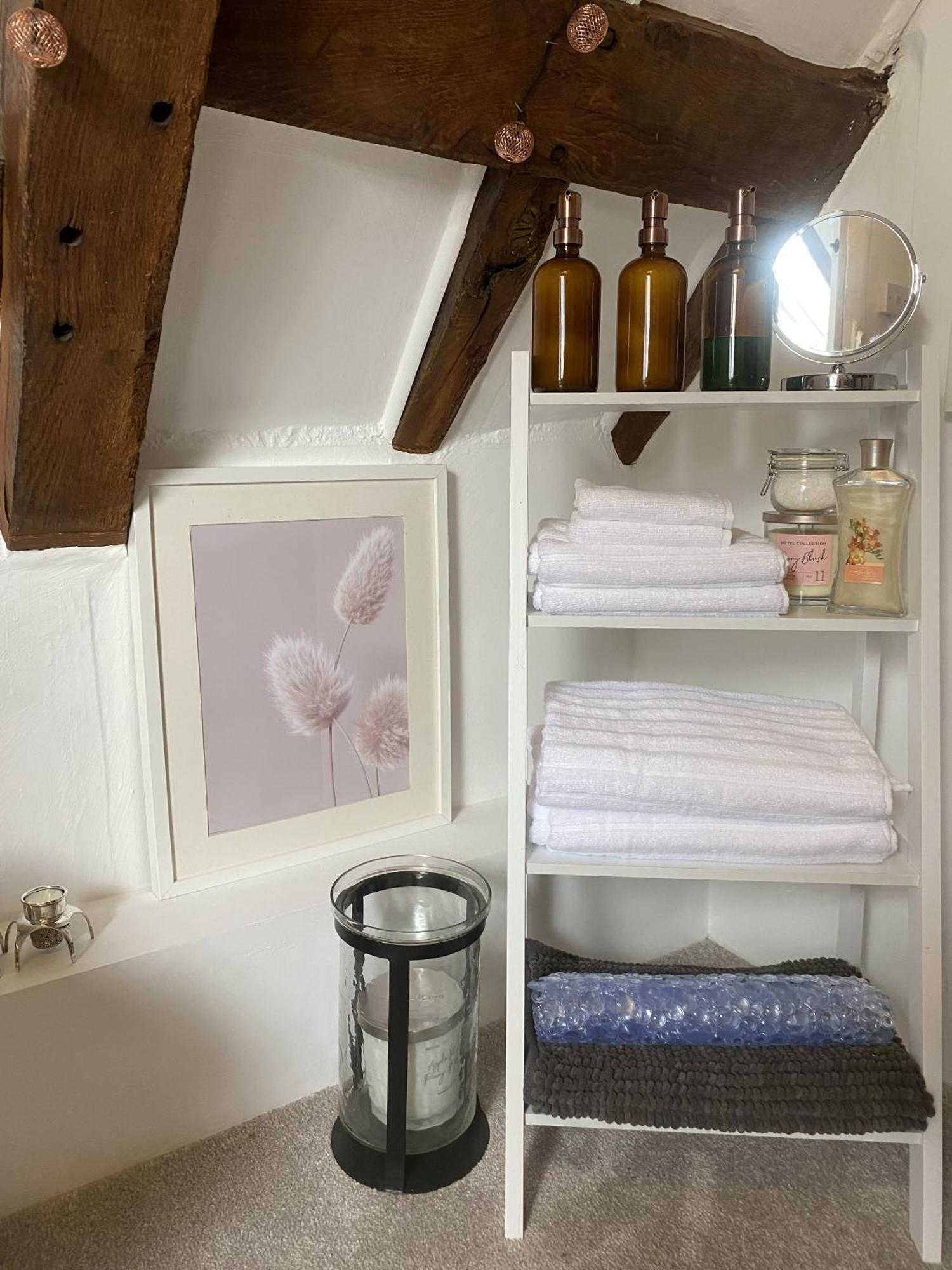 Chestnut Tree Cottage, 7 High Street Ardingly Room photo
